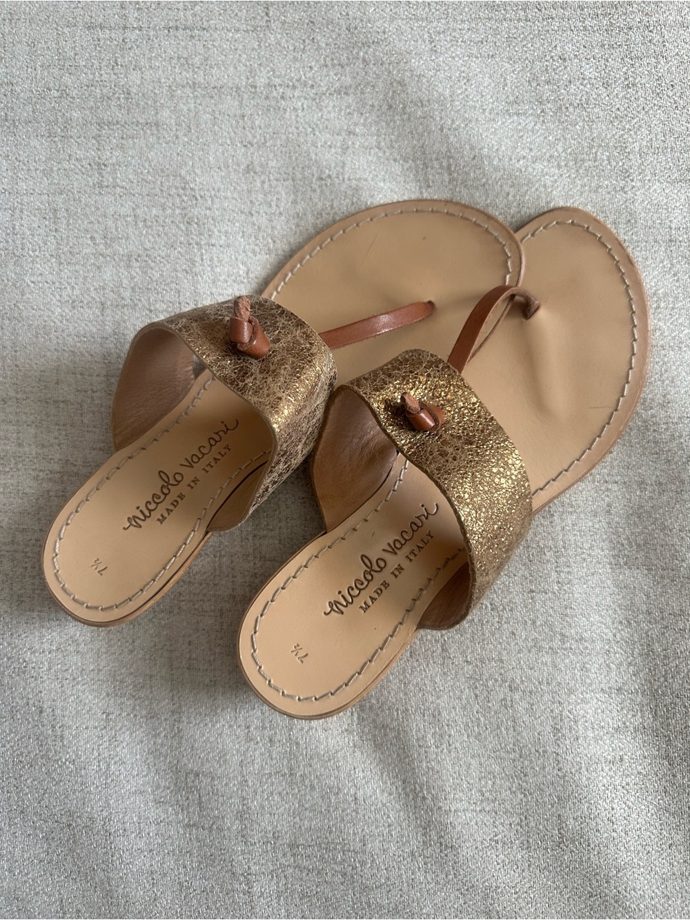 Nicolo Vacchi Gold Glitter Toe-Loop Sandals
